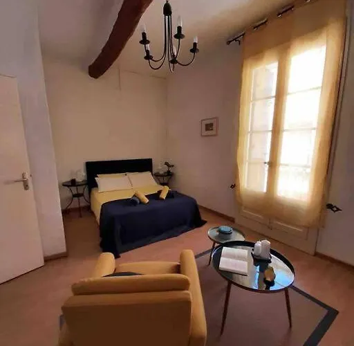 Dom wakacyjny Historic French Townhouse *