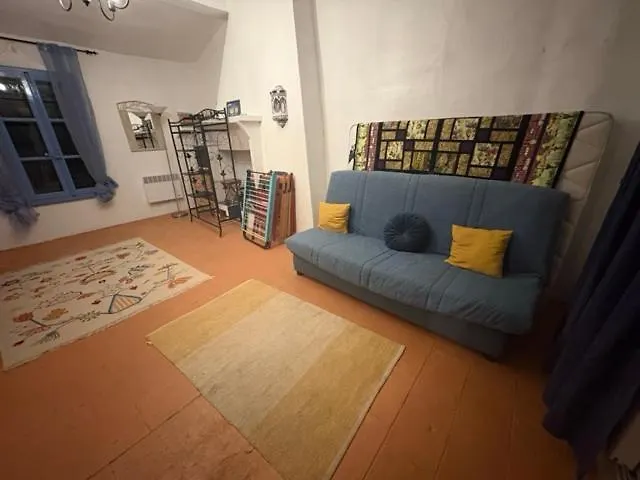 Nyaraló Historic French Townhouse *